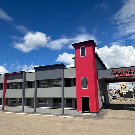 Ramada By Wyndham Medicine Hat Exterior photo
