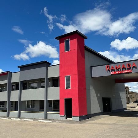 Ramada By Wyndham Medicine Hat Exterior photo