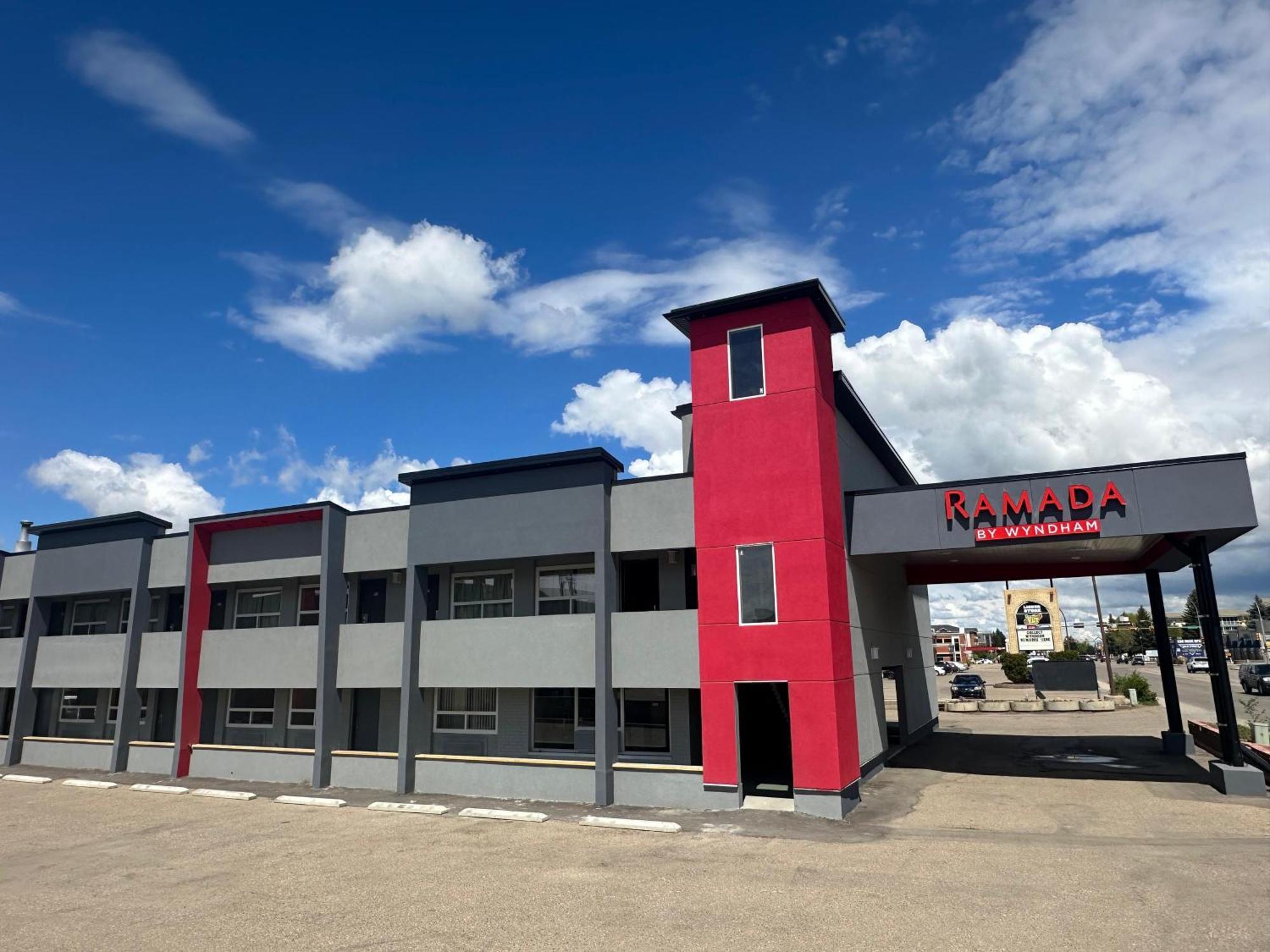 Ramada By Wyndham Medicine Hat Exterior photo