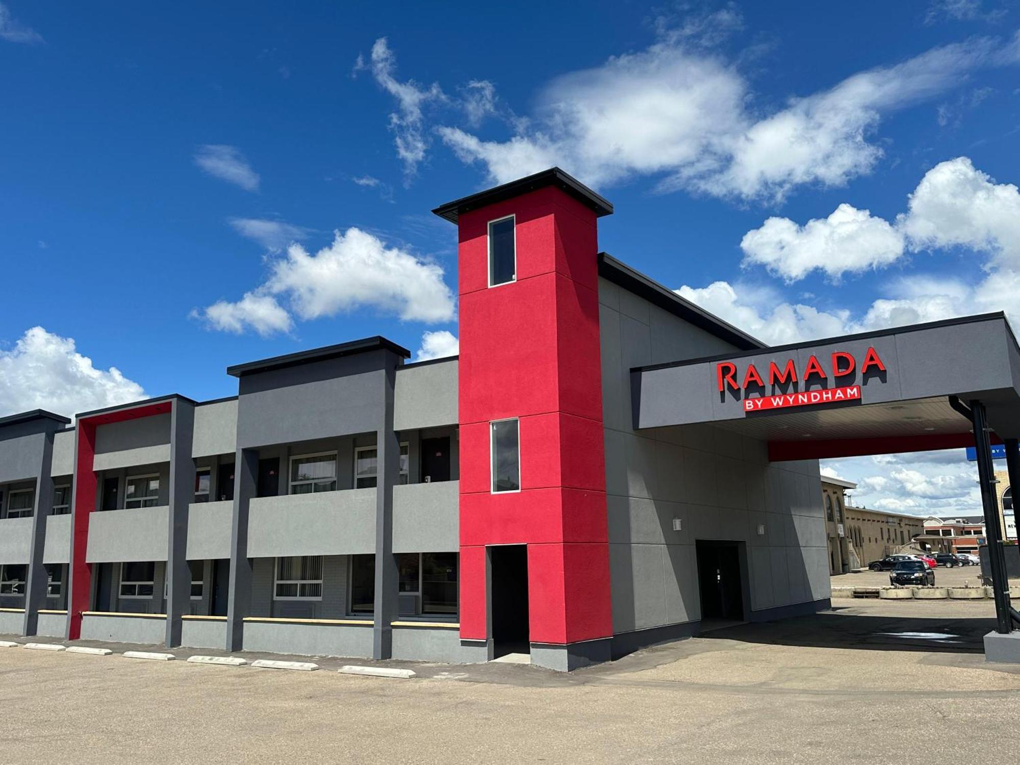 Ramada By Wyndham Medicine Hat Exterior photo