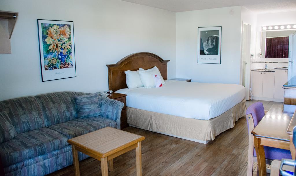 Ramada By Wyndham Medicine Hat Exterior photo
