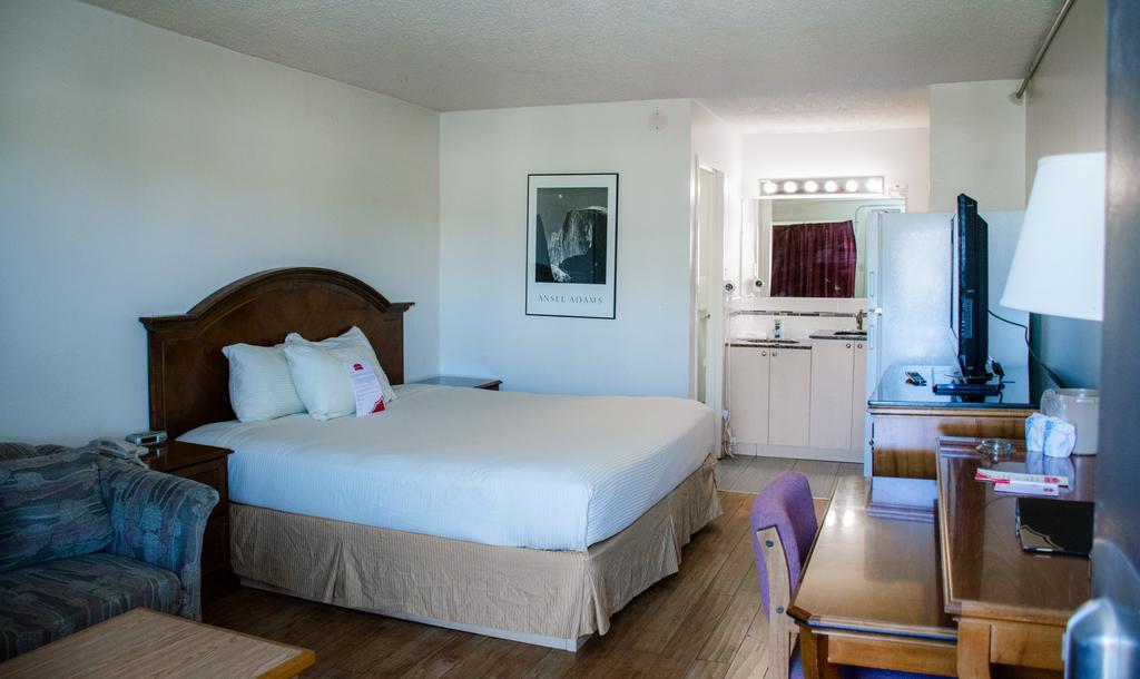 Ramada By Wyndham Medicine Hat Exterior photo