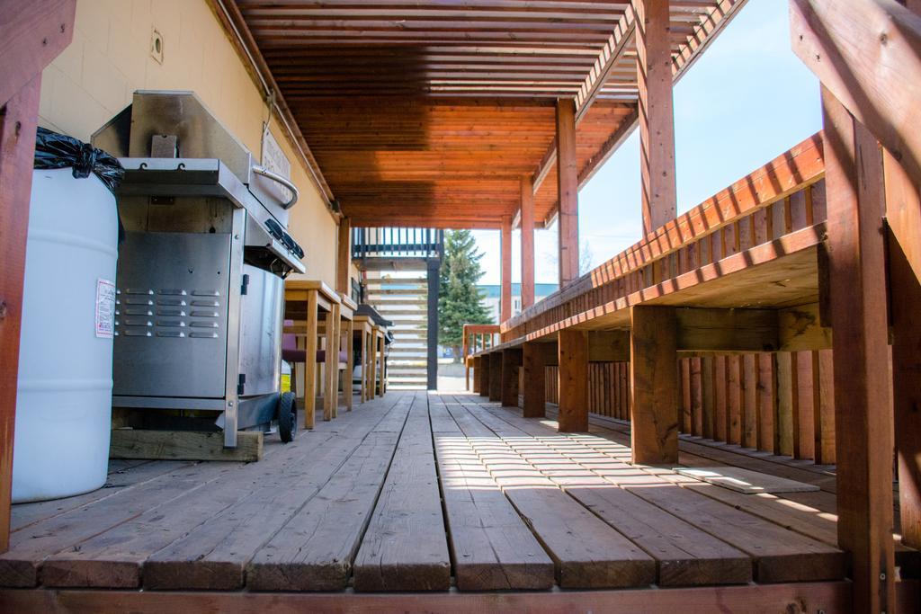 Ramada By Wyndham Medicine Hat Exterior photo