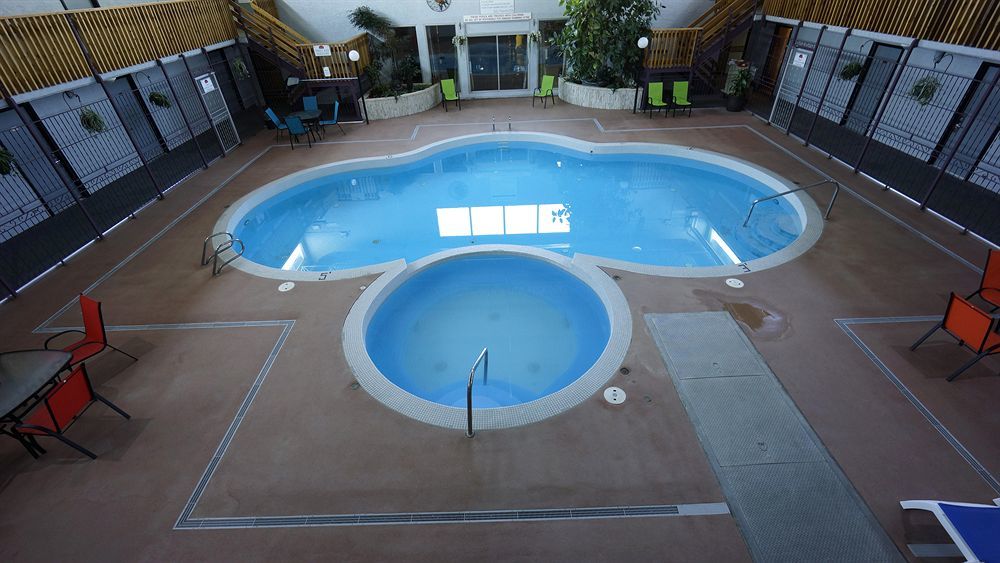 Ramada By Wyndham Medicine Hat Exterior photo